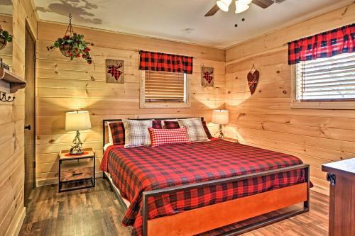 Red Moose Lodge Mtn Getaway With Hot Tub And Views!
