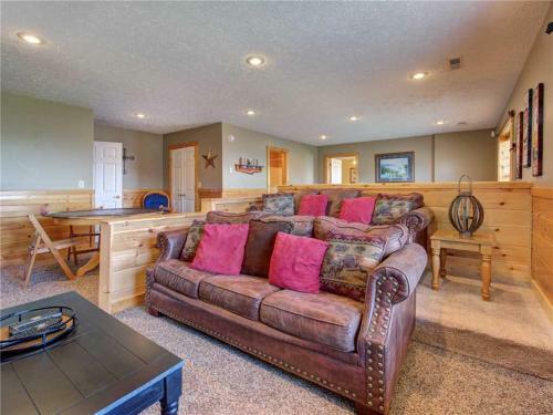 Majestic Views, 4 Bedrooms, Pool Access, Hot Tub, Sleeps 12