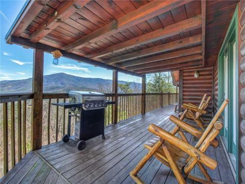 Majestic Views, 4 Bedrooms, Pool Access, Hot Tub, Sleeps 12