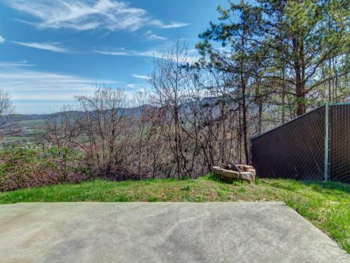 Majestic Views, 4 Bedrooms, Pool Access, Hot Tub, Sleeps 12