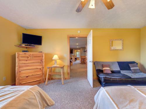Majestic Views, 4 Bedrooms, Pool Access, Hot Tub, Sleeps 12