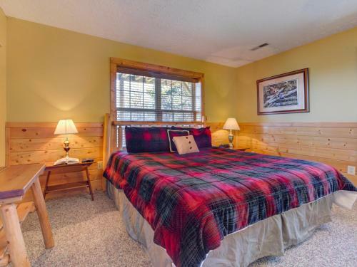 Majestic Views, 4 Bedrooms, Pool Access, Hot Tub, Sleeps 12