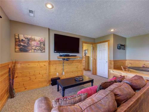 Majestic Views, 4 Bedrooms, Pool Access, Hot Tub, Sleeps 12
