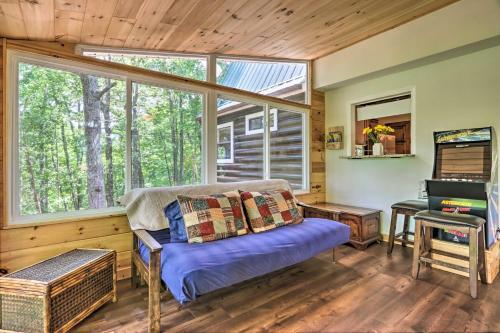 Rustic-chic Cabin With Deck, Hot Tub, Mtn Views!