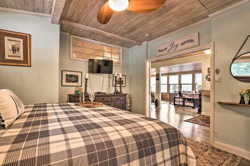 Serene Riverfront Hideaway, 3 Mi To Caverns!