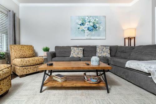 Gorgeous Cades Cove Condo With Community Pool