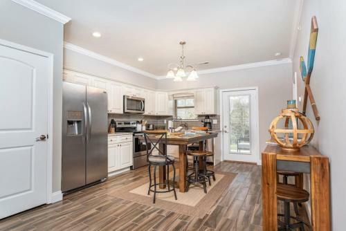 Gorgeous Cades Cove Condo With Community Pool