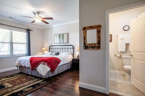 Cozy Cades Cove Condo With Community Pool