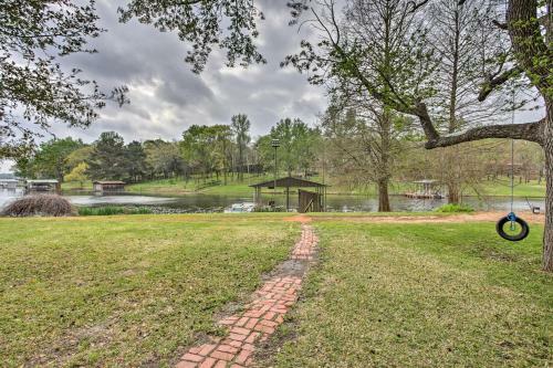 Custom Home With Deck, Dockandboathouse On Lake Athens!