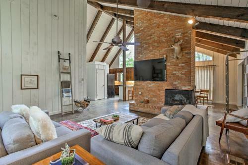 Custom Home With Deck, Dockandboathouse On Lake Athens!
