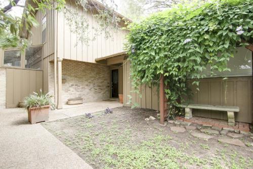 Tarrytown Retreat