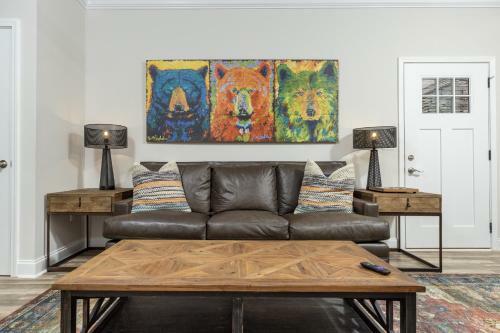 Modern Cades Cove Condo- Mountain Views, Community Pool And Fire Pit, Private Patio