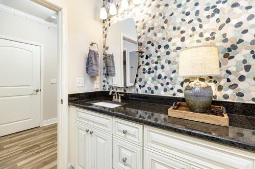 Modern Cades Cove Condo- Mountain Views, Community Pool And Fire Pit, Private Patio