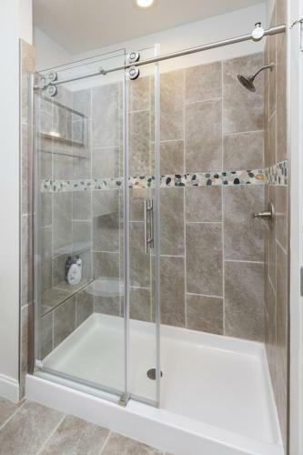 Modern Cades Cove Condo- Mountain Views, Community Pool And Fire Pit, Private Patio