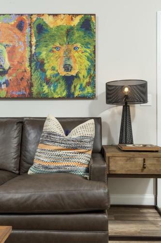 Modern Cades Cove Condo- Mountain Views, Community Pool And Fire Pit, Private Patio