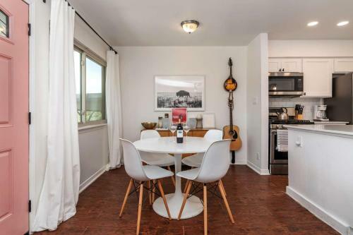 Newning 1br Condo, With Pool