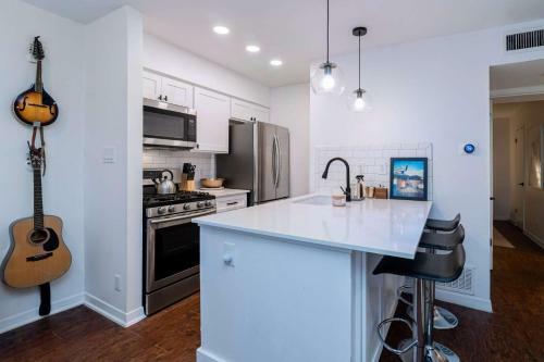 Newning 1br Condo, With Pool