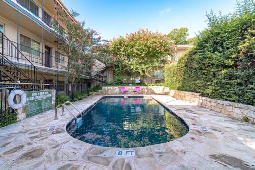 Newning 1br Condo, With Pool