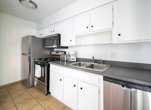 Wanderjaunt - West Campus Apartments