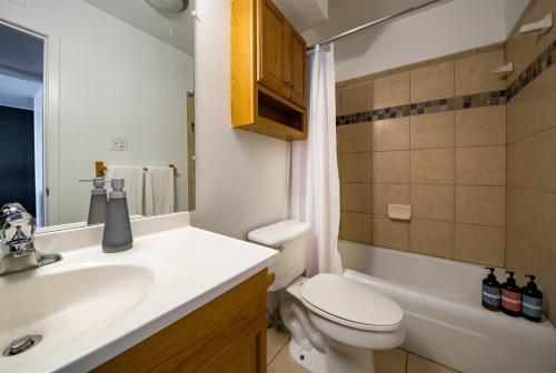 Wanderjaunt - West Campus Apartments