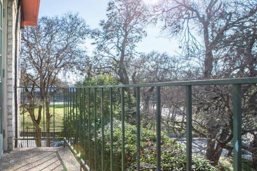 Wanderjaunt - West Campus Apartments
