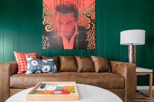 Wanderjaunt - West Campus Apartments