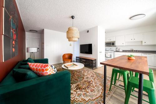 Wanderjaunt - West Campus Apartments