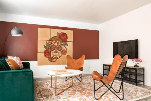 Wanderjaunt - West Campus Apartments