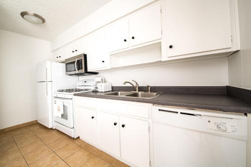 Wanderjaunt - West Campus Apartments