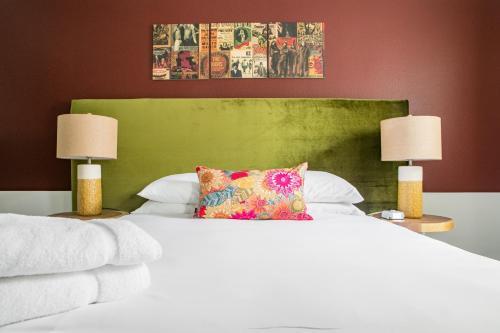 Wanderjaunt - West Campus Apartments