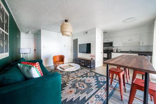 Wanderjaunt - West Campus Apartments