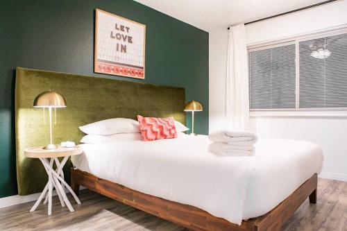 Wanderjaunt - West Campus Apartments