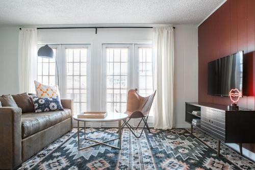 Wanderjaunt - West Campus Apartments