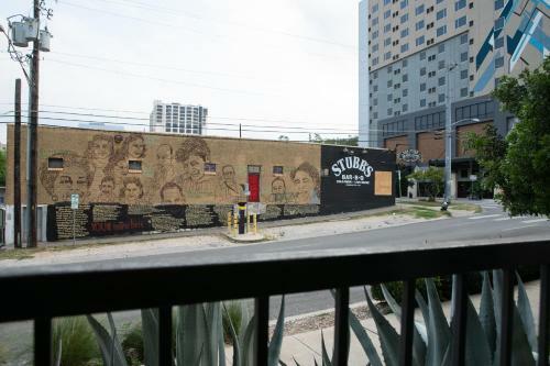 Apartamento Wanderjaunt - Luxe Downtown Austin Apts