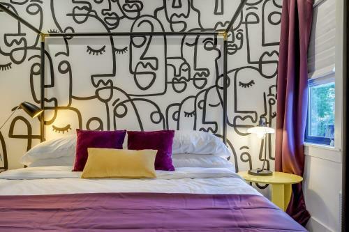Adina - Green Suite - Downtown Beauty Hotel Room