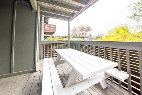 Wanderjaunt - Travis Heights Apartments