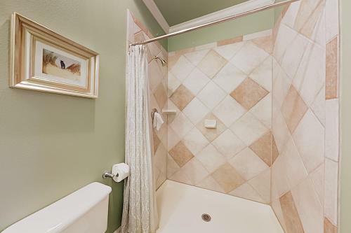 West Lake Wonder With Private Pool & Outdoor Kitchen Home