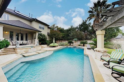 West Lake Wonder With Private Pool & Outdoor Kitchen Home
