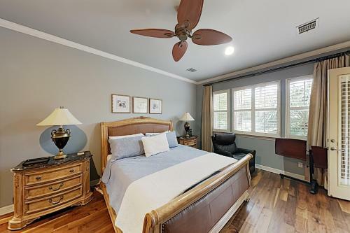West Lake Wonder With Private Pool & Outdoor Kitchen Home