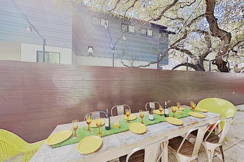 New Listing! Bouldin Creek Retreat With Rooftop Deck Home