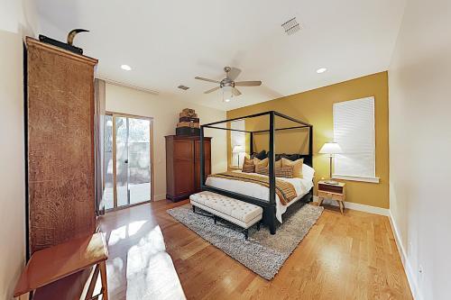 New Listing! Bouldin Creek Retreat With Rooftop Deck Home