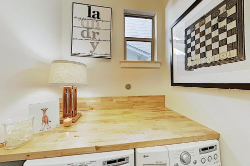 New Listing! Bouldin Creek Retreat With Rooftop Deck Home