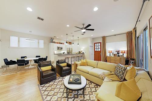 New Listing! Bouldin Creek Retreat With Rooftop Deck Home