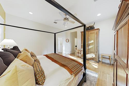 New Listing! Bouldin Creek Retreat With Rooftop Deck Home