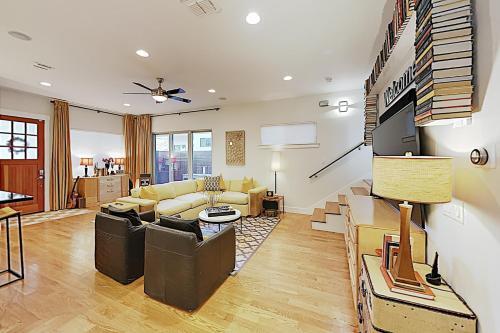 New Listing! Bouldin Creek Retreat With Rooftop Deck Home