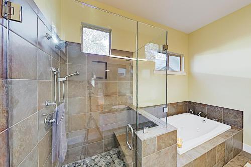 New Listing! Bouldin Creek Retreat With Rooftop Deck Home