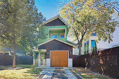 New Listing! Bouldin Creek Retreat With Rooftop Deck Home