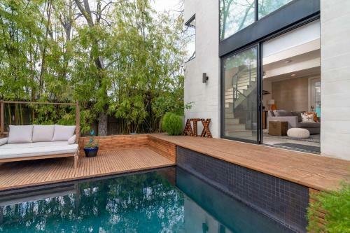 Contemporary Home In Downtown Austin