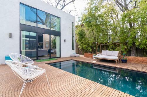 Contemporary Home In Downtown Austin