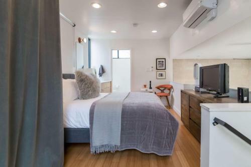Contemporary Home In Downtown Austin